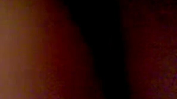 ਕੋਡੀ ਸਵੀਟਸ ਆਪਣੀ ਤੰਗ ਚਿੱਟੀ ਪੈਂਟੀ ਨਾਲ ਛੇੜਛਾੜ ਕਰਦੀ ਹੈ