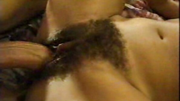 Horny redhead ਨੌਜਵਾਨ ਰਾਜਕੁਮਾਰੀ ਉਸ ਦੀ ਚੂਤ ਵਿੱਚ ਇੱਕ dildo ਚਿਪਕਦੀ ਹੈ